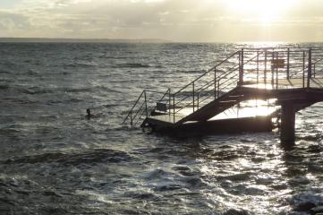 Ins eiskalte Wasser springen